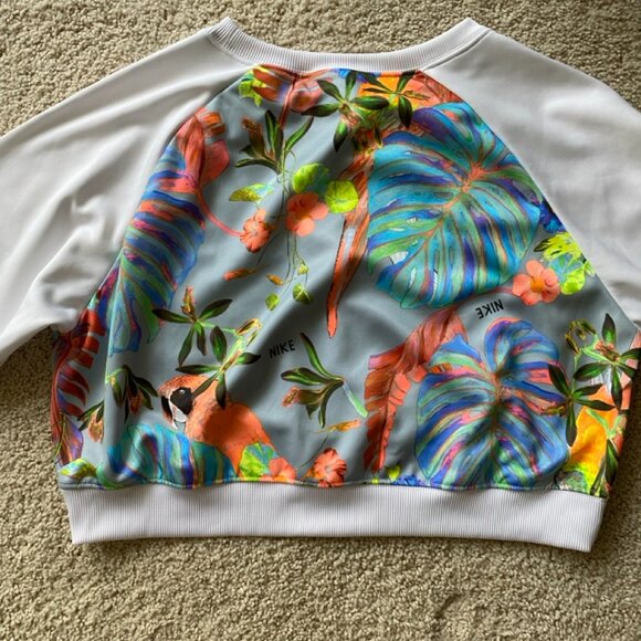 Nike Women's Large Floral Multi-Color Cropped Sweatshirt - NWOT - Picture 2 of 8